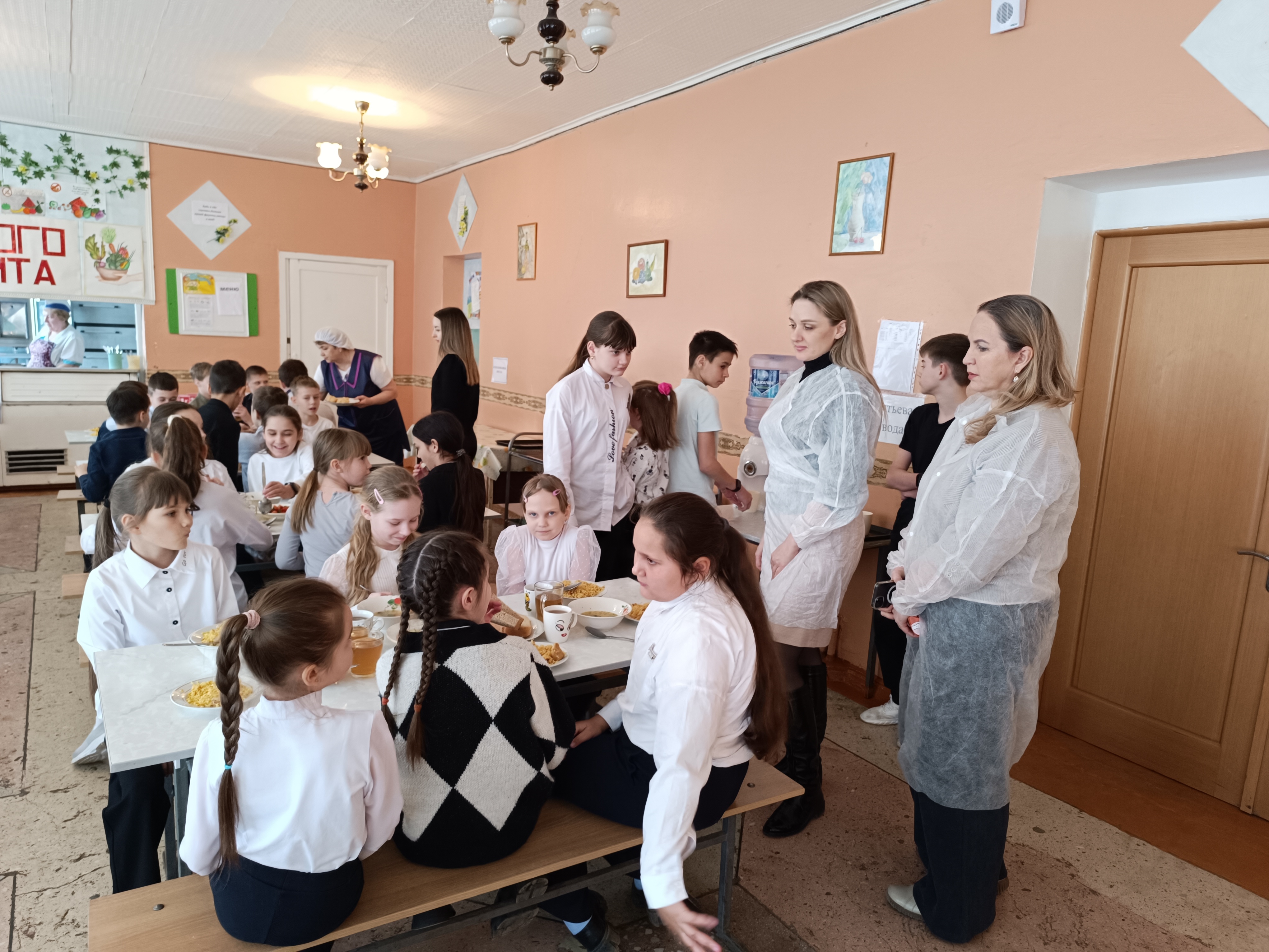 Проверки родительской комиссии контроля качества питания обучающихся в столовой.